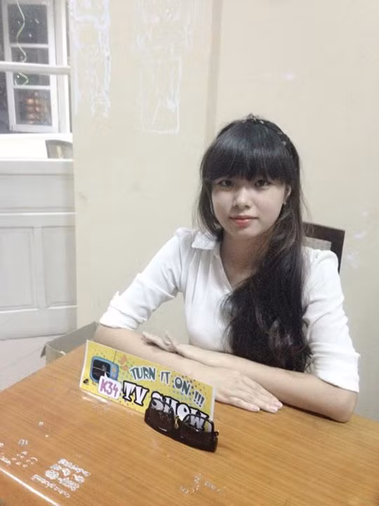 Thảo Ly là một sinh viên khá giỏi, cô có thành tích học tập rất tốt. 12 năm liền đạt danh hiệu học sinh giỏi; đạt giải khuyến khích thi vượt cấp lớp 11, giải nhì Học sinh giỏi Quốc gia môn Văn lớp 12 và được tuyển thẳng vào Học viện Báo chí và Tuyên truyền.