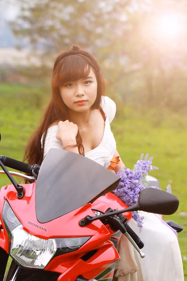 Khi được so sánh với người đẹp Kỳ Duyên, Thảo Ly không che giấu niềm vui của mình, nhưng cô bạn cũng không coi đây là một điều gì đó quá lớn lao hay hãnh diện quá mức về nó.