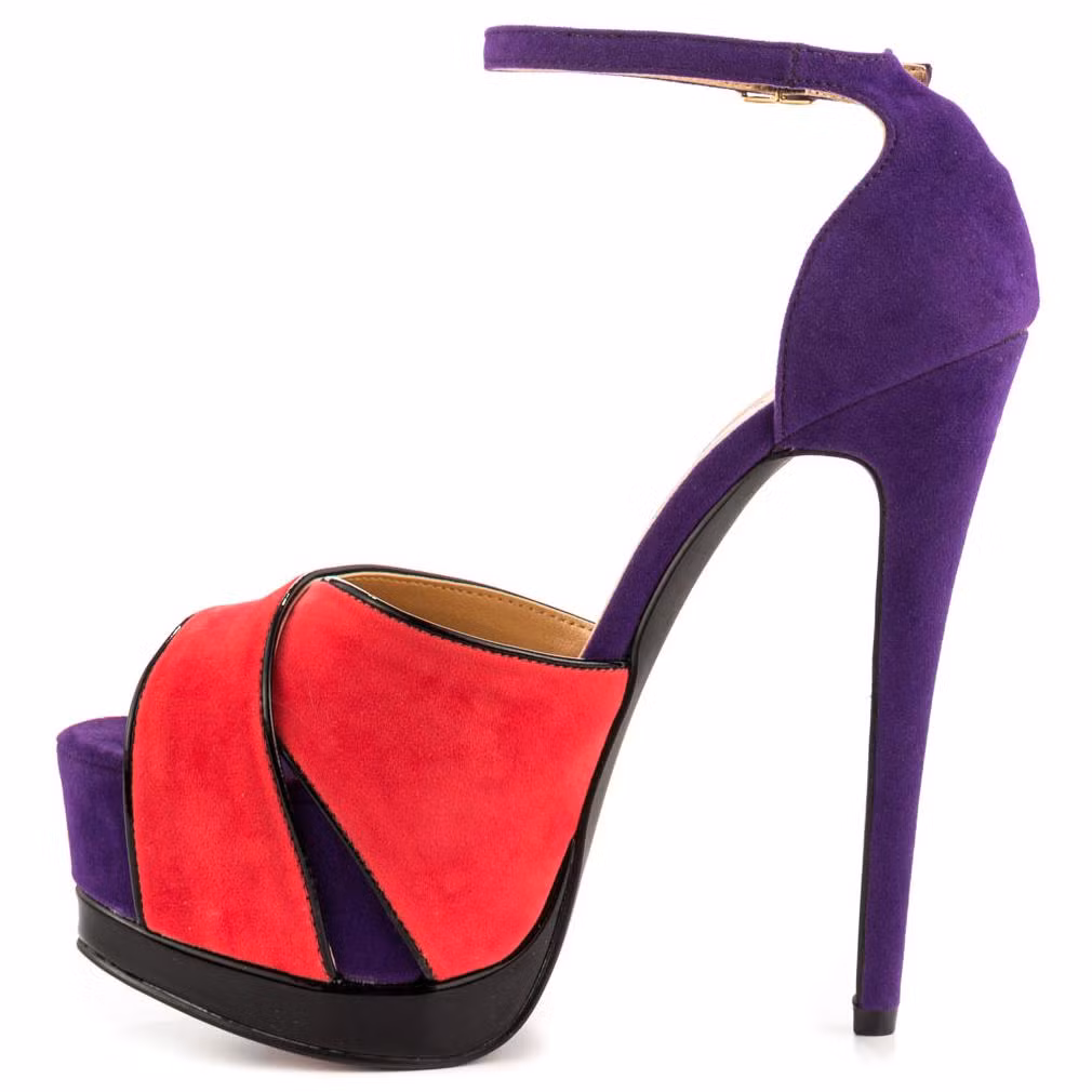 Người mệnh hỏa có thể chọn màu đỏ hoặc tím. Màu đen hoặc xanh da trời sẽ hợp với nàng mệnh thủy.