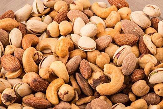 Các loại hạt không tẩm muối như quả óc chó, quả hồ đào, đậu phộng, hồ trăn và hạnh nhân. Tốt nhất là chọn nguyên liệu thô hoặc rang mà không cần thêm muối.