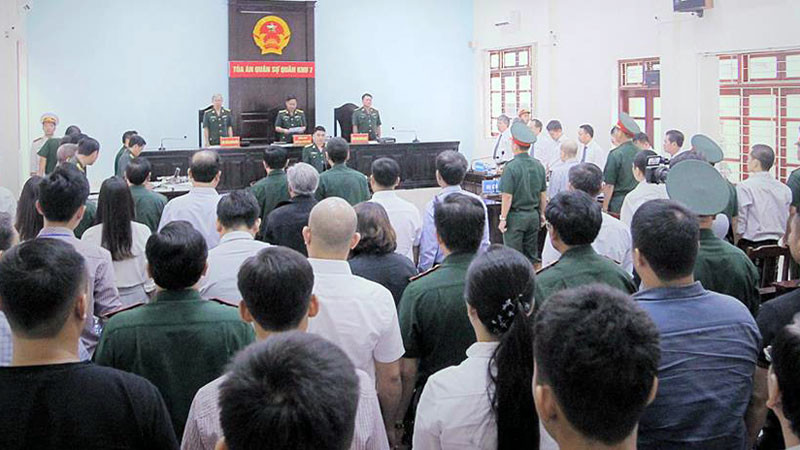 “Ut troc” Dinh Ngoc He nhan an 12 nam tu