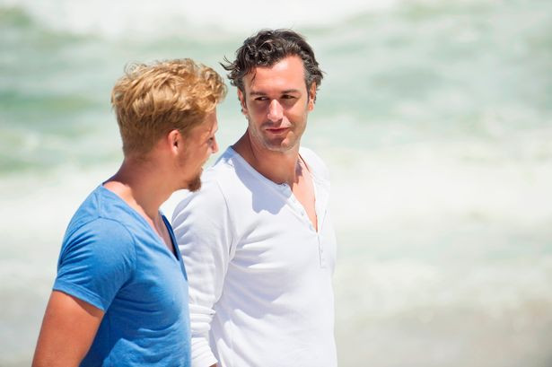 Đi bộ nhiều và ngồi ít: Ngay cả khi bạn vẫn đang thừa cân, đi bộ nhiều và ngồi ít hơn có thể làm giảm chất béo gan đáng kể. Các nhà nghiên cứu của Đại học Liverpool cho hay, mỗi ngày đi bộ 1.000 bước, mỡ gan giảm 0,87%.