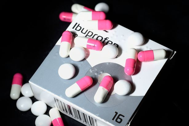 Hạn chế uống thuốc giảm đau: Paracetamol là một trong những loại thuốc phổ biến nhất có thể làm tổn thương gan. Do vậy, bạn không nên tự ý dùng thuốc giảm đau mà hãy hỏi ý kiến thầy thuốc.