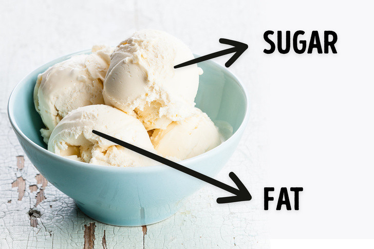 Kem cũng có thể phá vỡ giấc ngủ của bạn. Điều này được giải thích bởi lượng chất béo cao chứa trong kem được tiêu hóa với tốc độ rất chậm trong dạ dày. Vì vậy, thay vì kem ngọt và béo, tốt hơn nên ăn một ít sữa chua hoặc sữa không béo.