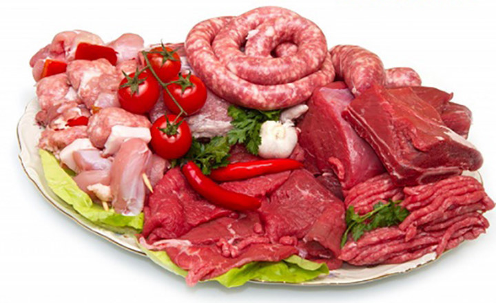 Trong số các nguyên nhân trên thì tác nhân chủ yếu gây bệnh gout đều tới từ yếu tố bên ngoài như ăn uống. Do đó, người bệnh cần chú ý đến chế độ ăn uống để giảm bệnh trong quá trình điều trị bệnh. Ảnh: Internet.