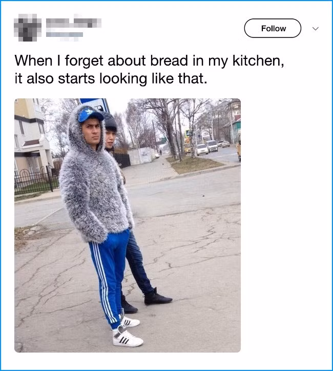 Không hiểu tại sao anh ta lại chọn bộ quần áo này để diện ra đường?