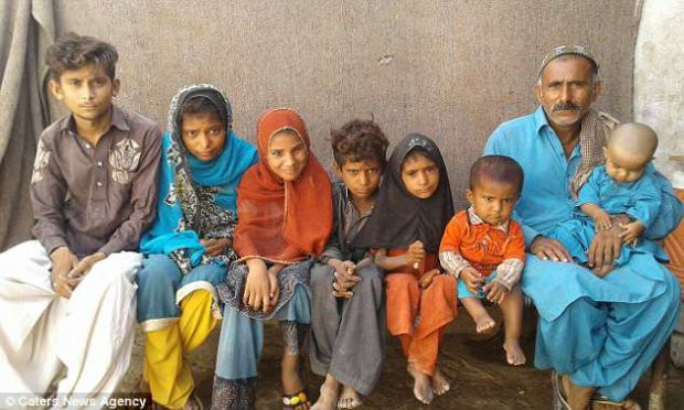 7 đứa con của anh Nazir.