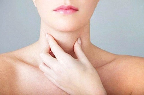 Bướu giáp đơn thuần thường khó phát hiện vì không có nhiều triệu chứng rõ ràng.