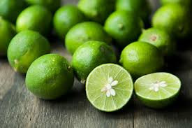 Chanh giàu vitamin C, chất chống oxy hóa. Các nhà nghiên cứu đã phát hiện rằng bổ sung axit xitric trong nước chanh giúp làm giảm tổn thương oxy hóa trong gan.