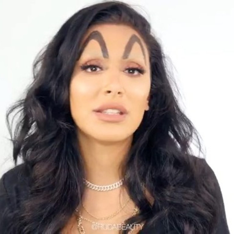 Kiểu chân mày chữ M dành cho các tín đồ của nhà hàng McDonald.