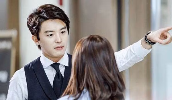 Không thể nào tưởng tượng được khuôn mặt hiền từ ngày về ra mắt bây giờ lại thành ra thế này. (ảnh minh họa).