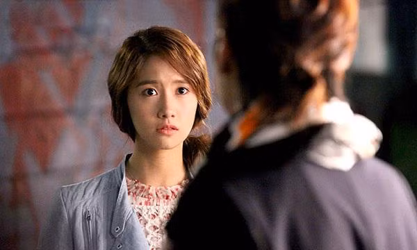 Ngày về nhà anh ra mắt, mẹ anh vồn vãn, đon đả đón tiếp tôi. Tôi đã có cảm giác gần gũi với gia đình chồng tương lai và mong rằng, những nỗ lực của mình sẽ được bố mẹ anh yêu quý như chính con gái của họ. (ảnh minh họa).