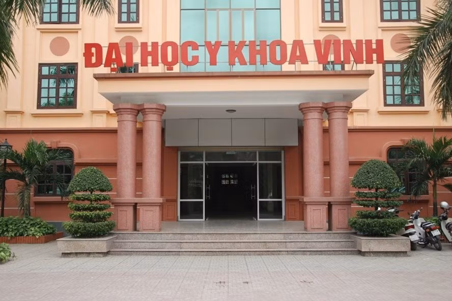 Nu sinh “keu cuu”: Du diem nhung 40 ngay chua duoc nhap hoc Dai hoc Y khoa Vinh