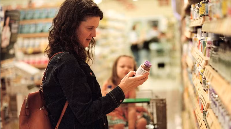 Chế độ ăn thuần chay có thể giúp ích cho sức khỏe của người ăn nhưng có thể khiến cơ thể thiếu hụt vitamin, đặc biệt vitamin B12 và a xít béo Omega-3. Tuy nhiên, vấn đề này có thể giải quyết nếu bạn ăn thêm các loại quả hạch.