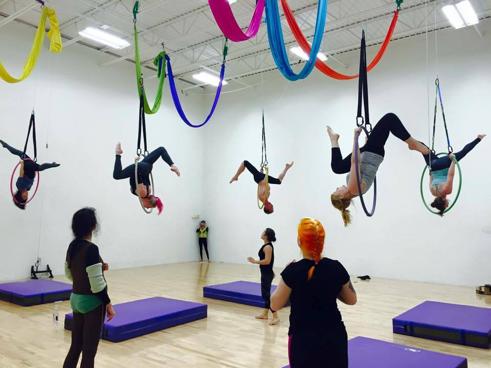 Tập thể dục trên không giúp cải thiện sự nhanh nhẹn, sức chịu đựng và sự phối hợp. Có nhiều loại tập thể dục trên không khác nhau và mỗi bài tập mang đến cho bạn sự thú vị khác nhau.