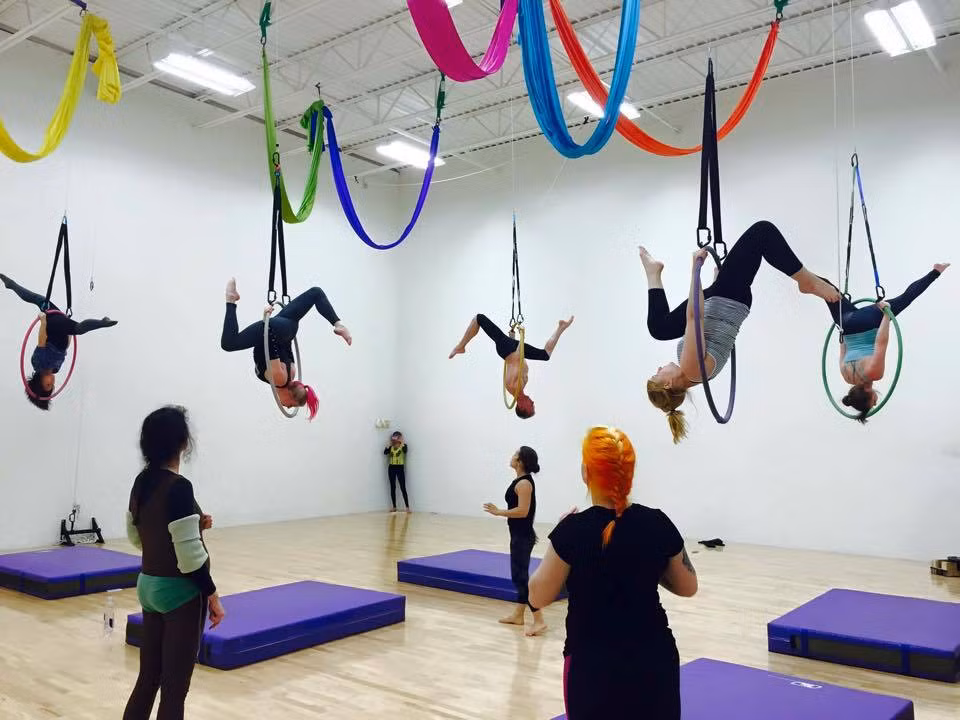 Tập thể dục trên không giúp cải thiện sự nhanh nhẹn, sức chịu đựng và sự phối hợp. Có nhiều loại tập thể dục trên không khác nhau và mỗi bài tập mang đến cho bạn sự thú vị khác nhau.