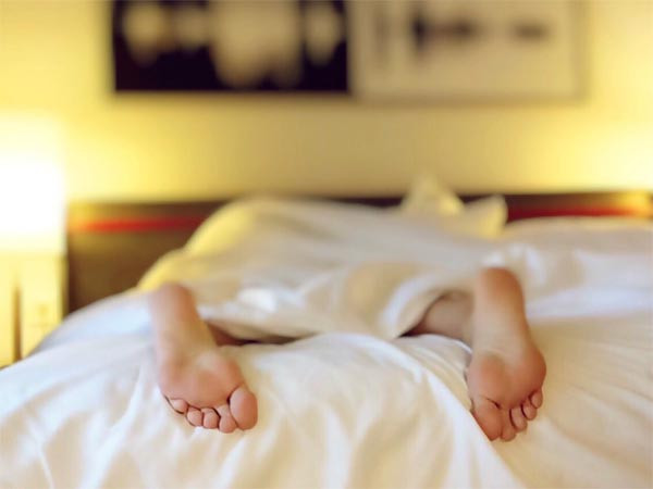 Ngủ không mặc đồ lót có thể làm giảm nhiệt độ cơ thể. Điều này giúp ích cho việc duy trì nhiệt độ thấp hơn trong tinh hoàn nam. Các nghiên cứu nói rằng nhiệt độ dưới 37 độ C sẽ tốt cho sản xuất tinh thần khỏe mạnh.