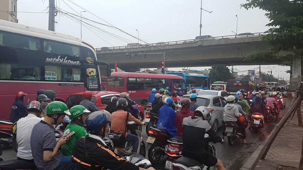 Khu vực Linh Đàm lúc 18h20. Ảnh: Duy Khánh