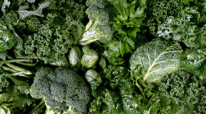 Rau lá xanh lá cây rất tốt cho sức khoẻ của cơ thể, đặc biệt là cho gan. Bạn nên ăn rau lá xanh hàng ngày.