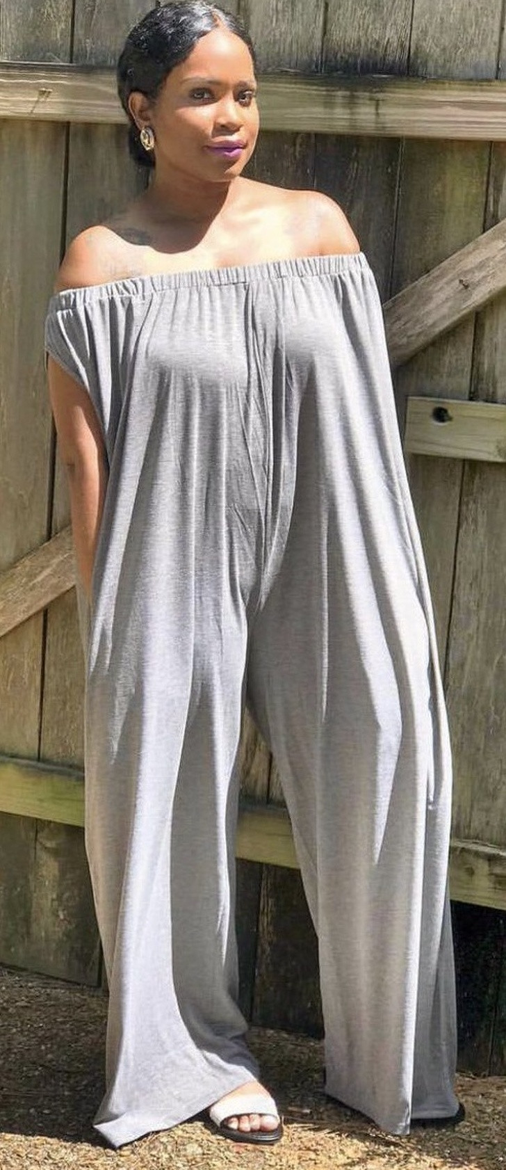 Không hiểu đây là bao tải hay thiết kế thời trang?