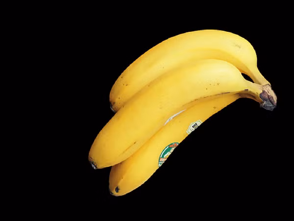 Chuối nổi tiếng vì giàu kali. Chuối cũng cung cấp một nguồn năng lượng nhanh chóng trước hoặc sau khi tập luyện thể thao. Ảnh: Boldsky.