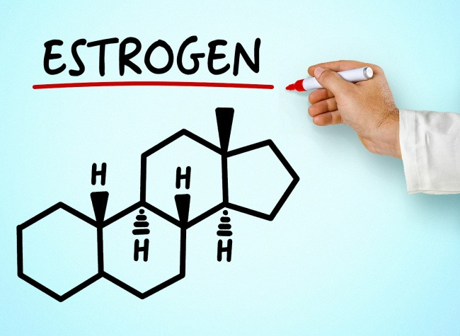 Mất cân bằng nội tiết tố: Vết bầm tím có thể xuất hiện nếu bạn thiếu estrogen. Điều này xảy ra có thể do bạn đang mãn kinh, hoặc đang dùng thuốc kích thích tố hay mang thai.