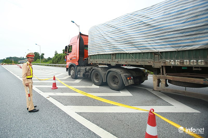 Cao toc Ha Noi - Lao Cai bi “dut”, du kien 2 thang moi thong tuyen-Hinh-5