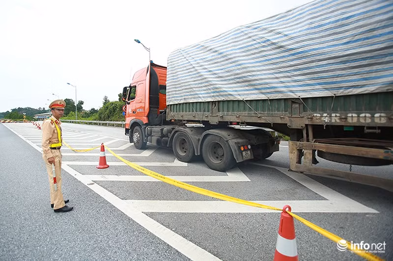 Cao toc Ha Noi - Lao Cai bi “dut”, du kien 2 thang moi thong tuyen-Hinh-5