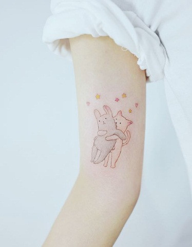 Phổ biến hơn cả là hình xăm trên cánh tay.