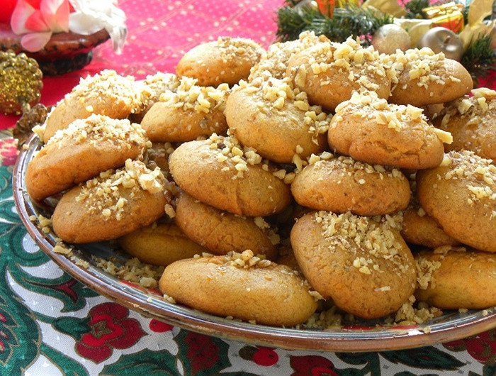 Melomakarona, Hy Lạp: Mặc dù hình thức của loại bánh này không bắt mắt nhưng hương vị của chúng thì tuyệt ngon.