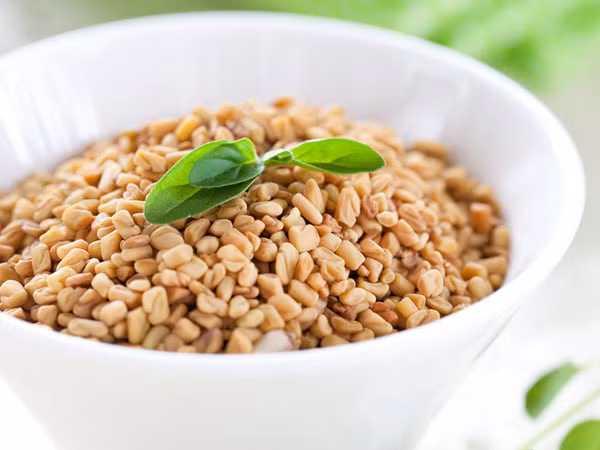 2. Hạ cà ri rất tốt trong việc trị hơi thở có mùi. Cách pha trà củ cải đường: Thêm một thìa cà phê hạt củ cải đường trong một cốc nước sôi. Lọc lấy nước và uống trà 1 lần/ngày.