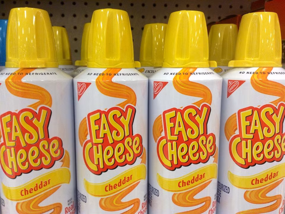 Người Anh cũng nói “không” với món phô mai cam của Mỹ.