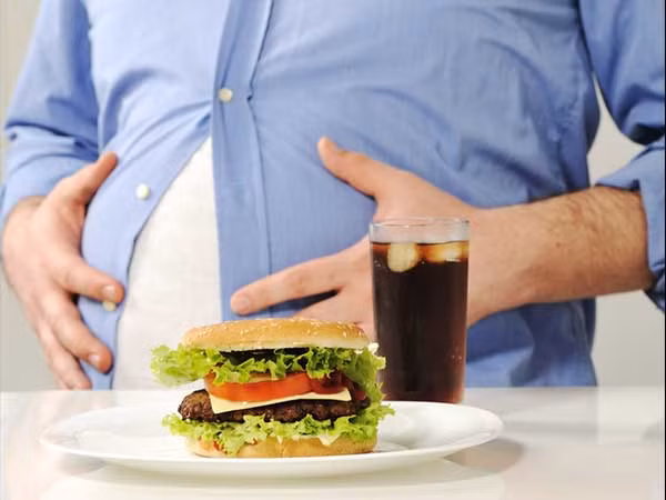 Đầy bụng cũng có thể là một triệu chứng nhồi máu cơ tim bởi lưu lượng máu bất thường chảy vào van của tim có thể gây ra sự tích tụ của chất lỏng và khí dư thừa ở khu vực bụng.