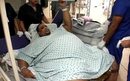 Kenneth Brumley xuất hiện trong một bộ phim tài liệu có tên Half Ton Dad, nặng 468kg. Với số cân nặng khổng lồ, anh ta tiêu thụ trung bình 30.000 calo mỗi ngày.