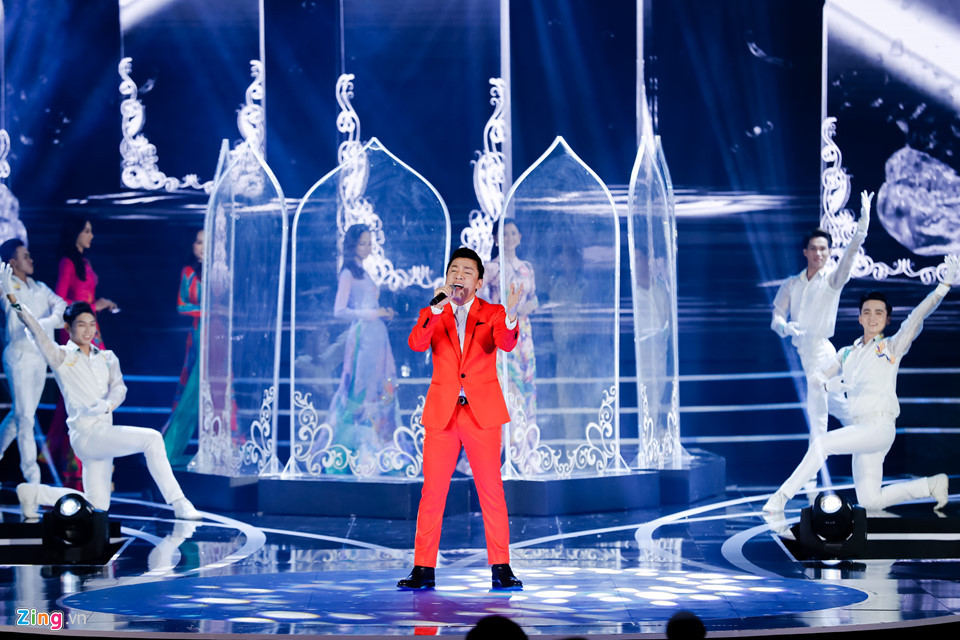 Ca sĩ Lam Trường làm sống lại không khí âm nhạc thập niên 1990 và đầu những năm 2000 với hai ca khúc gắn liền với tên tuổi của anh: Gót hồng, Mi ngoan gót ngà.