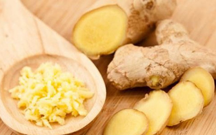 Gừng giúp trị buồn nôn, có nhiều chất chống ô xy hóa và chống viêm. Một nghiên cứu gần đây với 60 nghiên cứu cho thấy gừng có thể có tác dụng có lợi như béo phì, bệnh tim và tiểu đường.