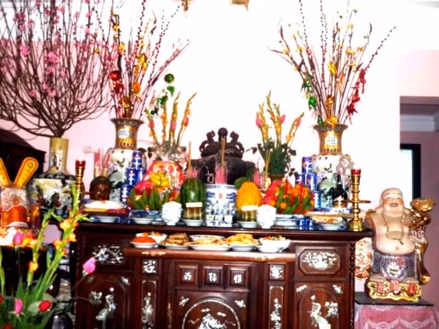 Lau dọn bàn thờ là một trong những truyền thống văn hóa của người Việt - Ảnh minh họa: Internet