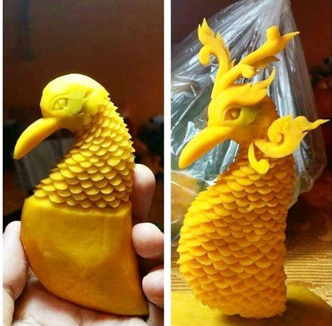 Daniele bỏ ra hàng tiếng đồng hồ tỉ mỉ để tỉa các hoa văn uốn lượn trên các loại quả.