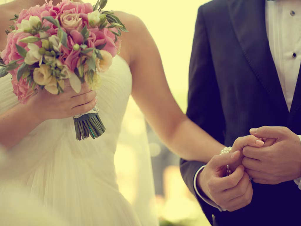 Gia đình tôi đành chấp nhận cho tôi cưới em vì em nói đã mang trong mình giọt máu của tôi (ảnh minh họa: IT)