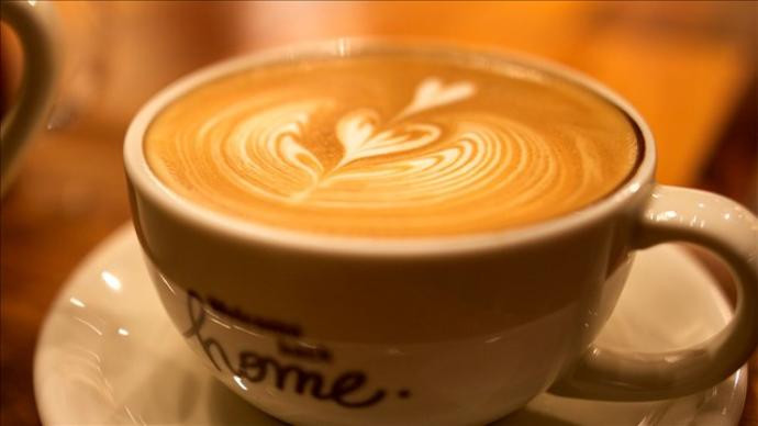 Cà phê thường được thêm các thành phần không lành mạnh như kem sữa và đường, khiến nỗ lực giảm cân của bạn tiêu tan. Nếu bạn thích cà phê, tốt nhất là nên uống cà phê nguyên chất. Ảnh: Internet.