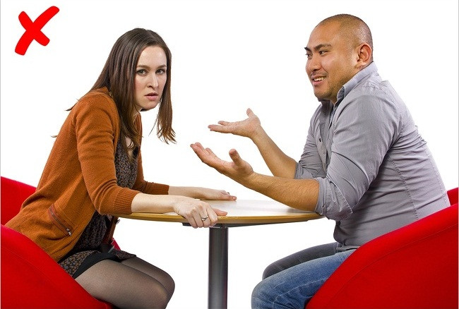 Không muốn mất điểm trong mắt đối phương, bạn cũng nên tránh thảo luận về các vấn đề nhạy cảm như vấn đề sức khoẻ, tiền bạc, tôn giáo, sếp cũ hay tình cũ...