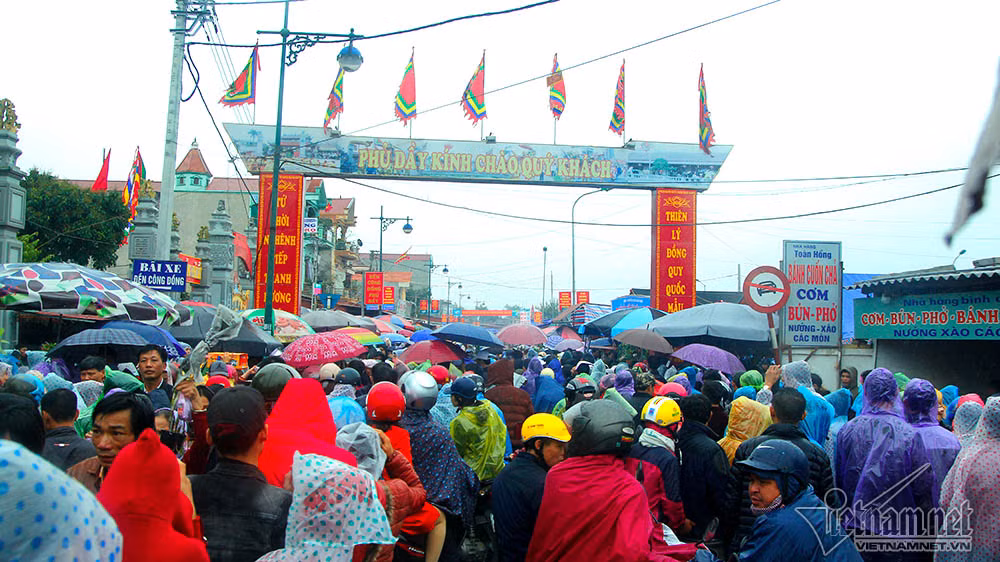 17h30, bên trong phủ Dầy không thể di chuyển.