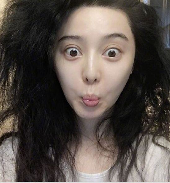 Có lẽ cô ấy đang cố “nhát ma” ai đó.