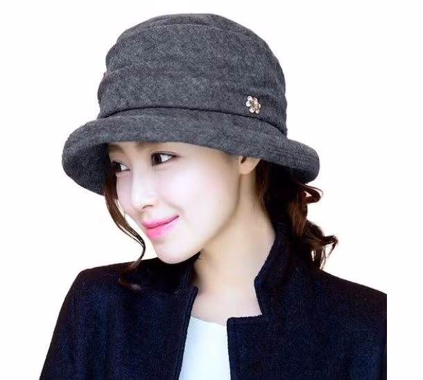 Trong những năm 90, phong cách đội mũ bucket đã trở thành xu hướng của các quý cô, quý bà nhằm tôn thêm vẻ dễ thương và sang trọng và nó có thể gây sốt trong năm nay.