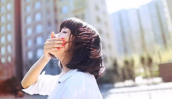 Điều khiến tôi choáng nhất chính là khi tôi nghĩ anh sẽ phải vật vã đau khổ vô cùng vì tôi thì tôi lại bắt gặp một cảnh tượng rùng mình. (ảnh minh họa).