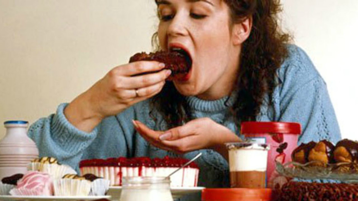 Ăn uống theo cảm xúc là thói quen xấu có thể làm tăng mỡ bụng và khiến bạn khó giảm cân.