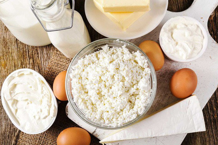 Sữa bò: Các sản phẩm bơ sữa giàu chất béo có thể giúp bạn duy trì sức khỏe, cân nặng nhưng do chứa nhiều chất béo làm bệnh vẩy nến thêm nghiêm trọng. Thay vào đó, bạn có thể lựa chọn các sản phẩm sữa ít béo và xem da phản ứng như thế nào.