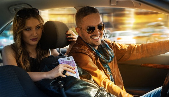 Nếu yêu phải cô gái có biểu hiện dưới đây thì bạn nên chấm dứt mối quan hệ càng sớm càng tốt. Vì nàng chẳng yêu đương thật lòng đâu mà chỉ có ý định "đào mỏ" bạn mà thôi (Ảnh minh họa).