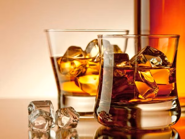 Rượu rất có hại cho sức khoẻ, cả về thể chất và tinh thần. Bởi rượu có tính chất viêm, nó có thể làm bốc hỏa dây thần kinh trong đầu.