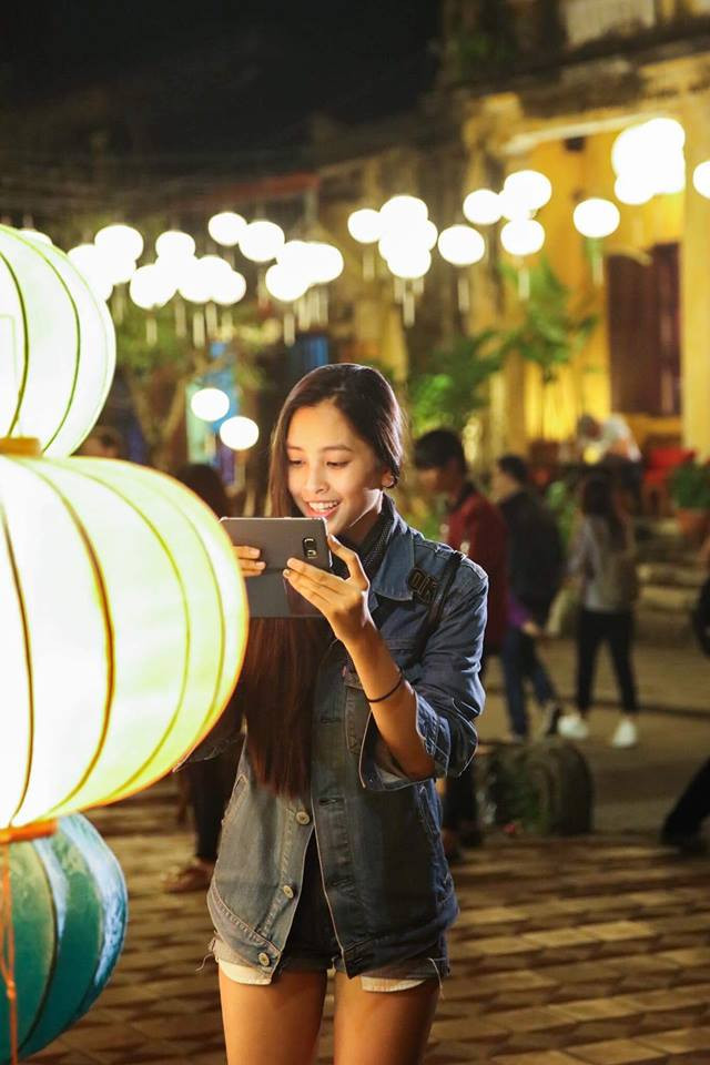 Với chiều cao 1m74, Tiểu Vy luôn biết cách chọn trang phục khoe đôi chân thon.